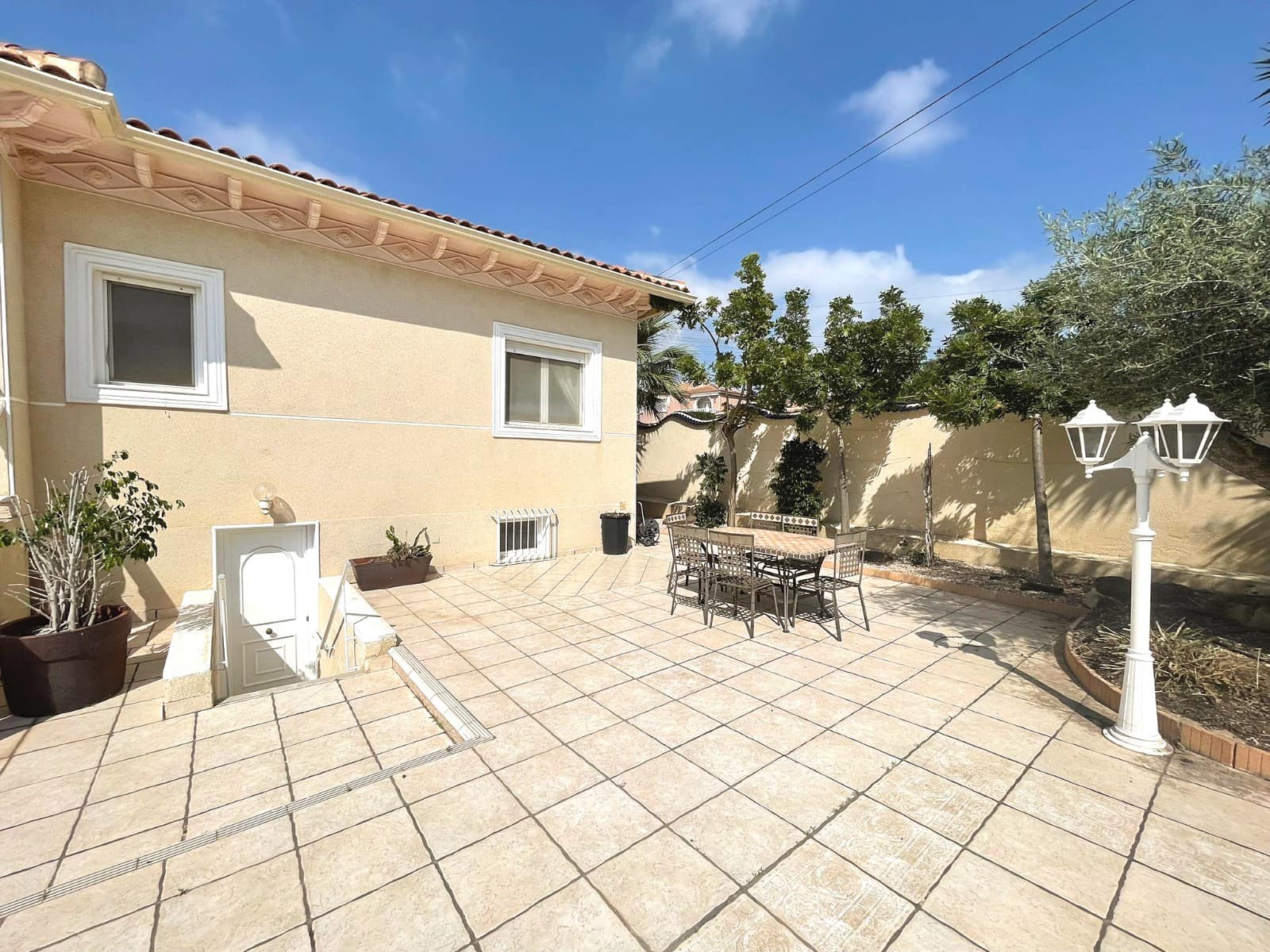 4 slaapkamer Villa te koop in Ciudad Quesada met zwembad - € 585.000 (Ref: 9996471)