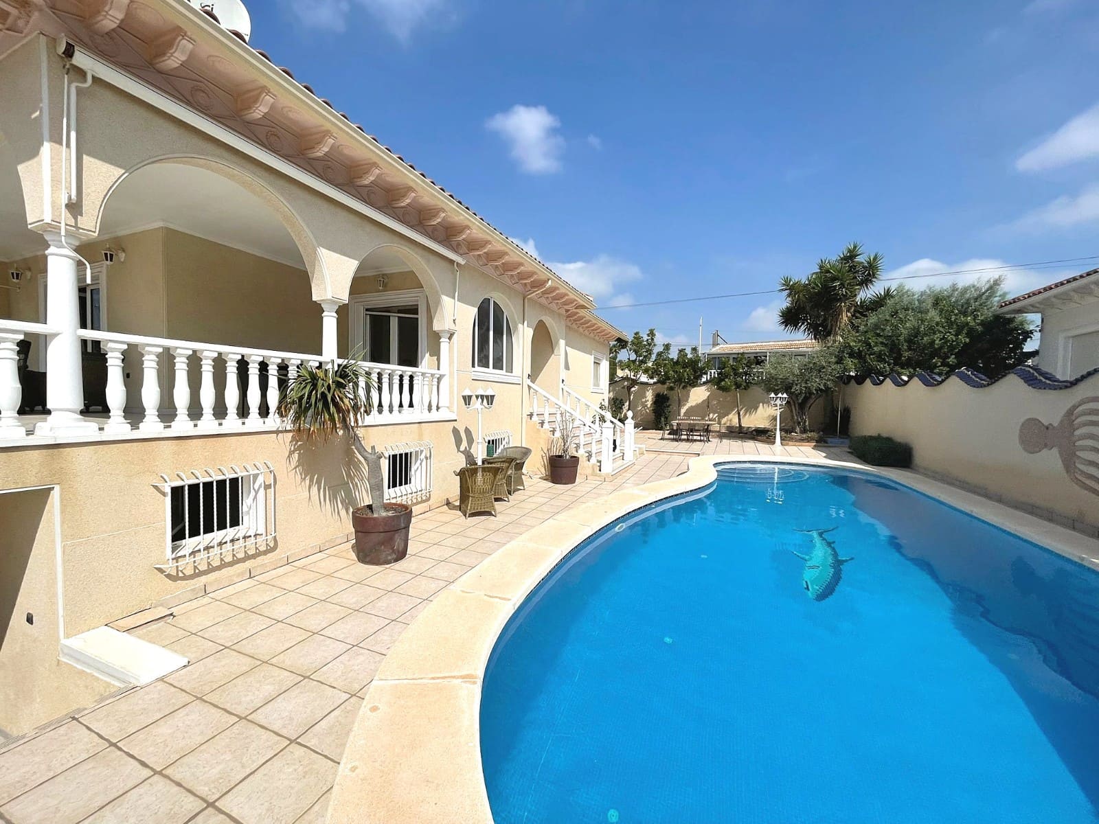 4 slaapkamer Villa te koop in Ciudad Quesada met zwembad - € 585.000 (Ref: 9996471)