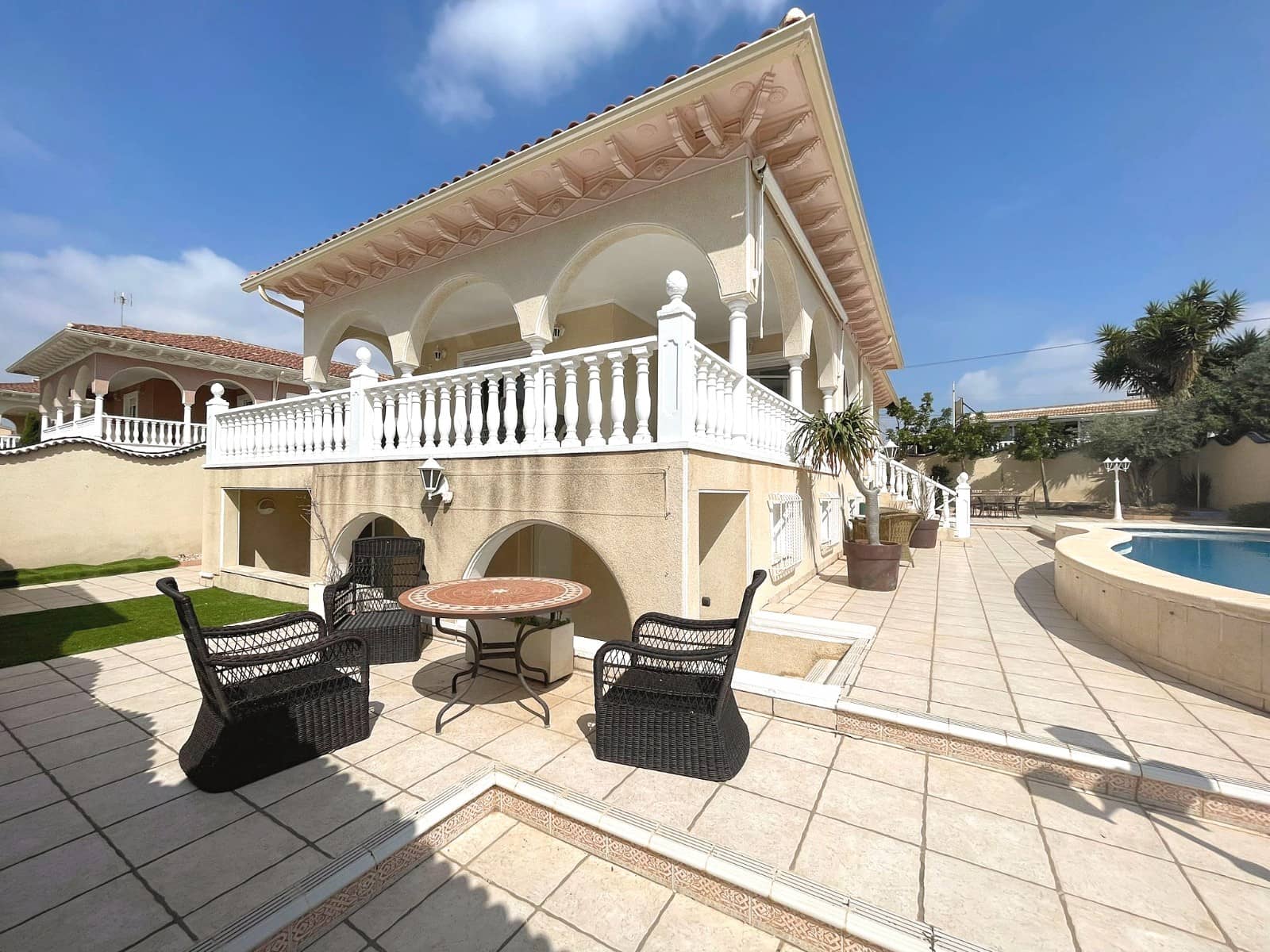 4 slaapkamer Villa te koop in Ciudad Quesada met zwembad - € 585.000 (Ref: 9996471)