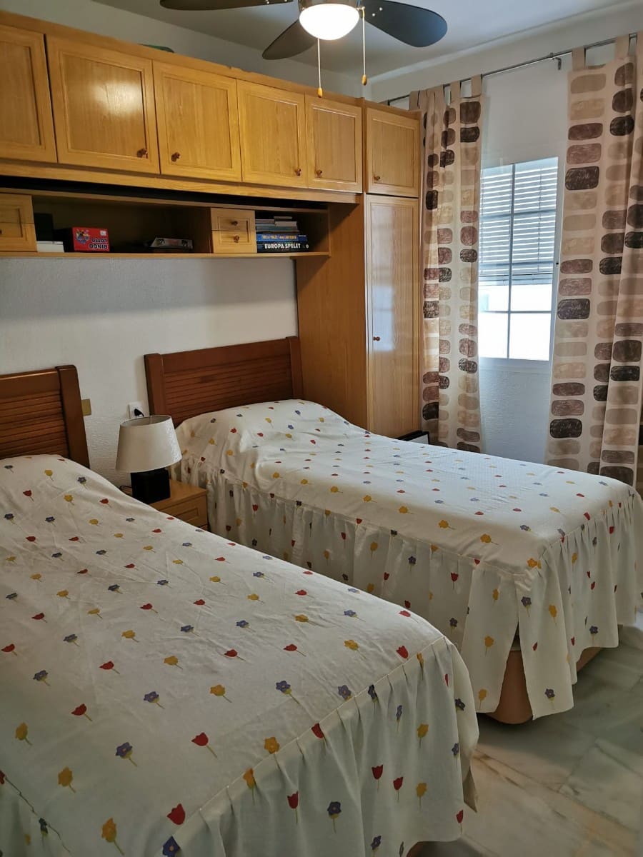 2 sypialnia Apartament na sprzedaż w Torrevieja z basenem garażem - 299 999 € (Ref: 9996472)