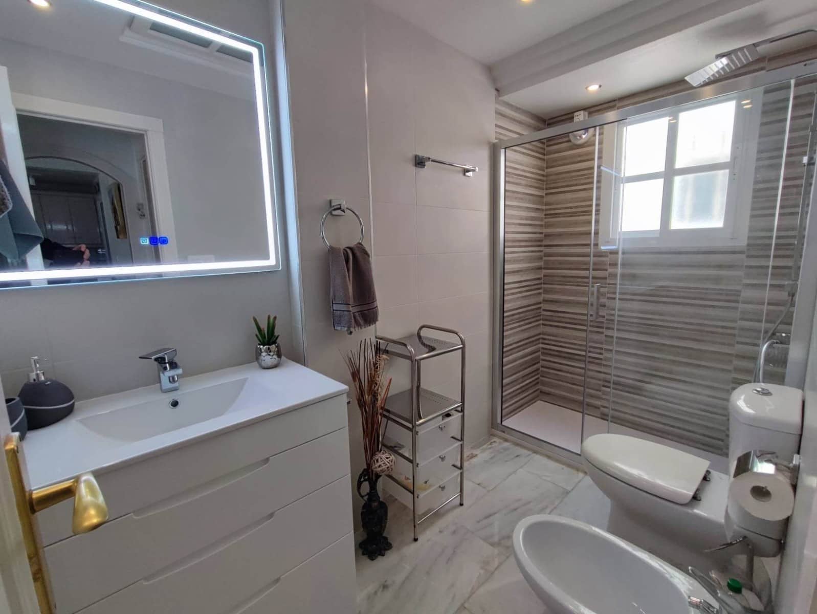 2 sypialnia Apartament na sprzedaż w Torrevieja z basenem garażem - 299 999 € (Ref: 9996472)