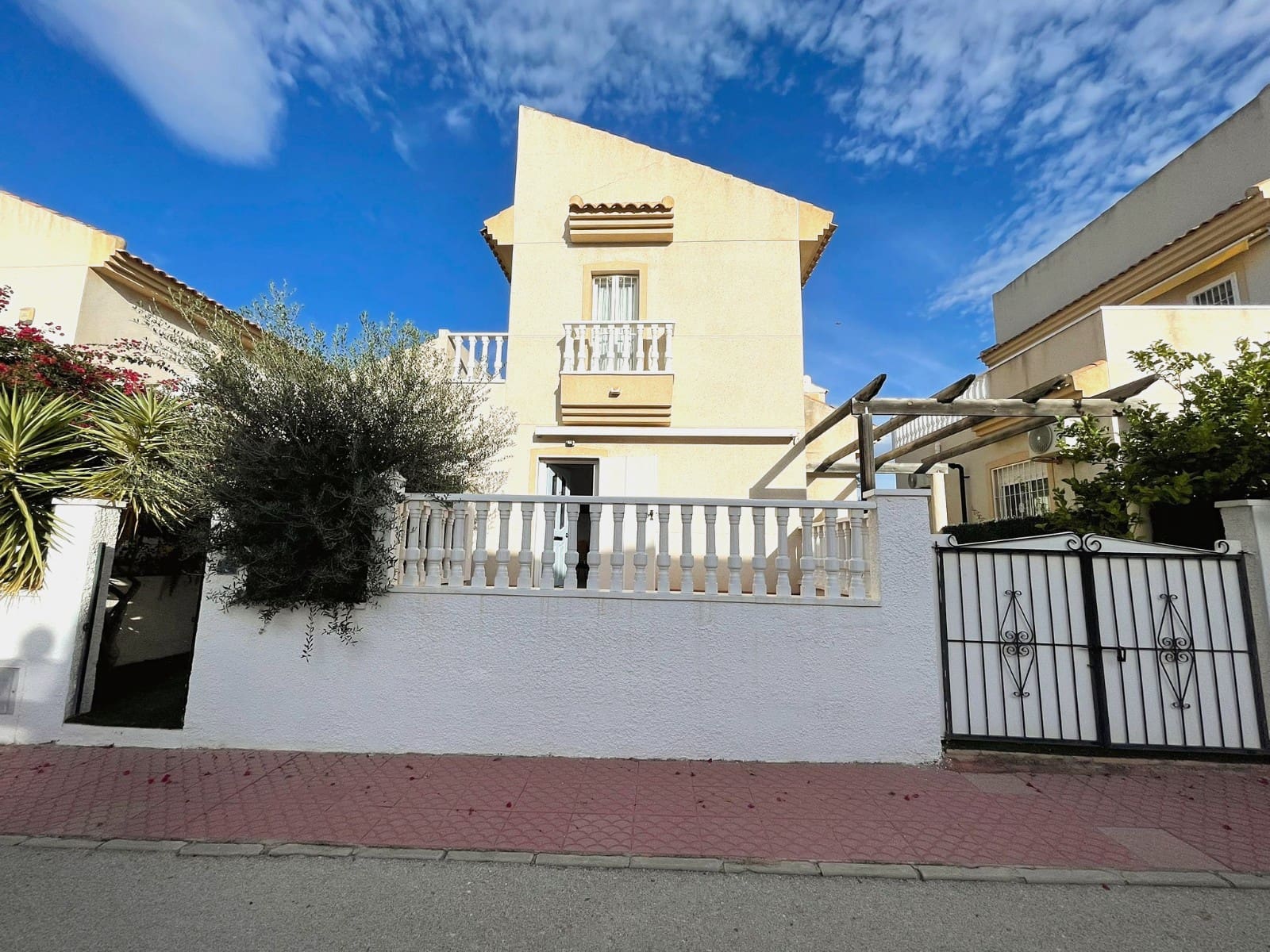 3 Zimmer Villa zu verkaufen in Ciudad Quesada mit Pool - 230.000 € (Ref: 9996481)