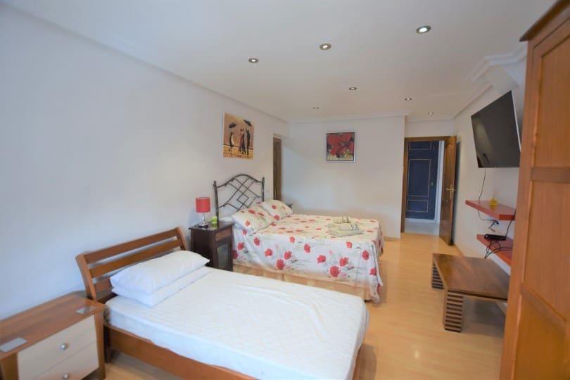 5 Zimmer Villa zu verkaufen in Ciudad Quesada mit Pool - 899.000 € (Ref: 9996483)