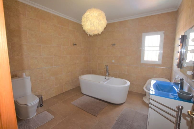 5 Zimmer Villa zu verkaufen in Ciudad Quesada mit Pool - 899.000 € (Ref: 9996483)