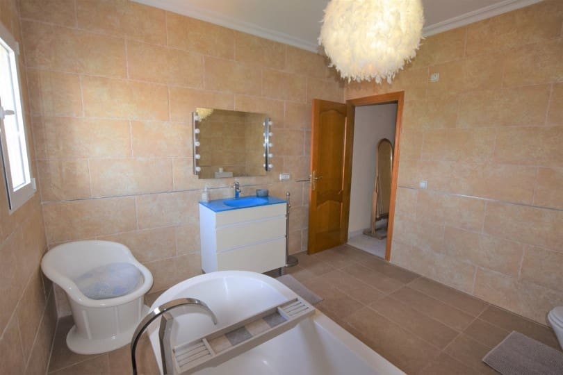 5 Zimmer Villa zu verkaufen in Ciudad Quesada mit Pool - 899.000 € (Ref: 9996483)
