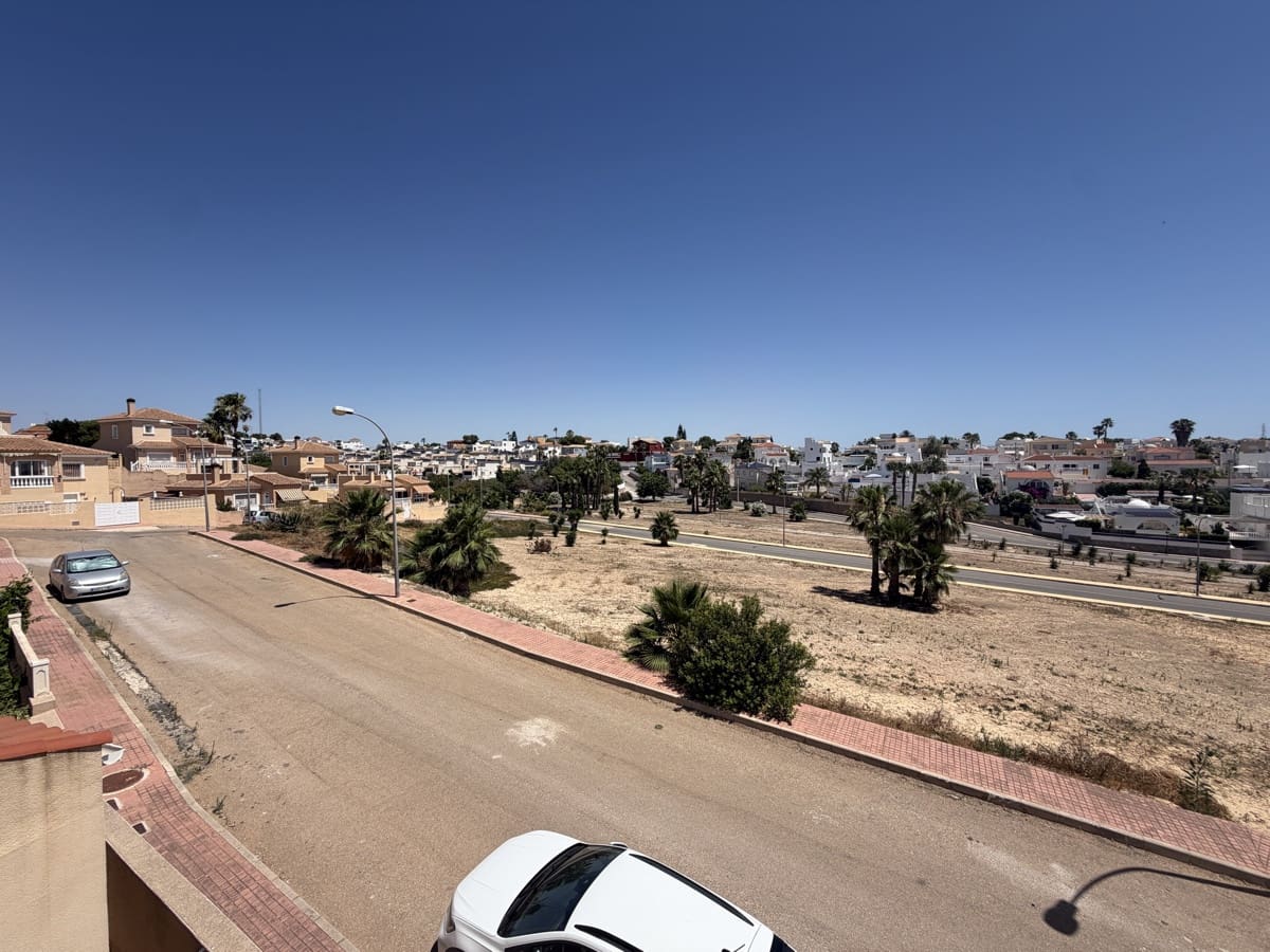 3 quarto Moradia para venda em Villamartin com garagem - 222 000 € (Ref: 9997889)