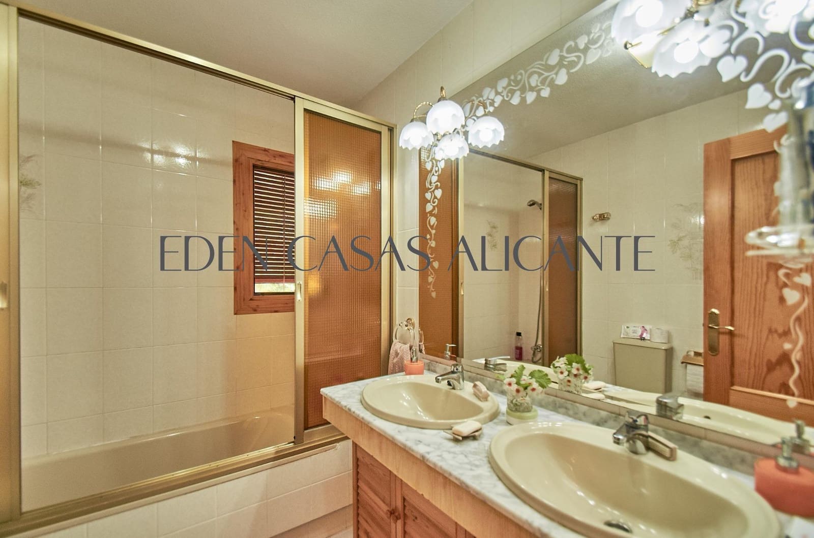 4 makuuhuone Bungalow myytävänä paikassa San Juan de Alicante / Sant Joan d'Alacant mukana 
autotalli - 550 000 € (Ref: 10100364)