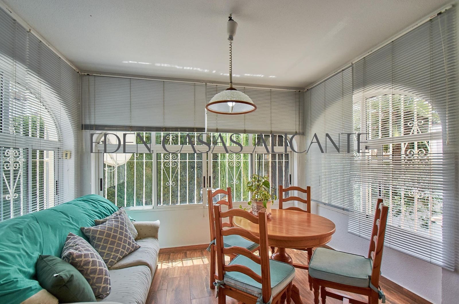 4 makuuhuone Bungalow myytävänä paikassa San Juan de Alicante / Sant Joan d'Alacant mukana 
autotalli - 550 000 € (Ref: 10100364)