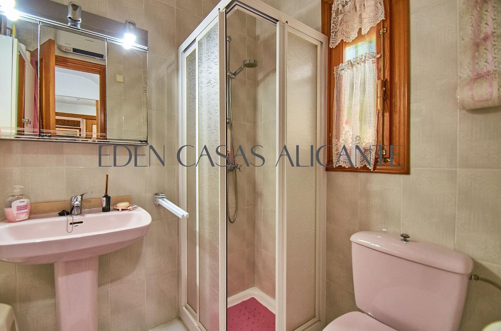 4 makuuhuone Bungalow myytävänä paikassa San Juan de Alicante / Sant Joan d'Alacant mukana 
autotalli - 550 000 € (Ref: 10100364)