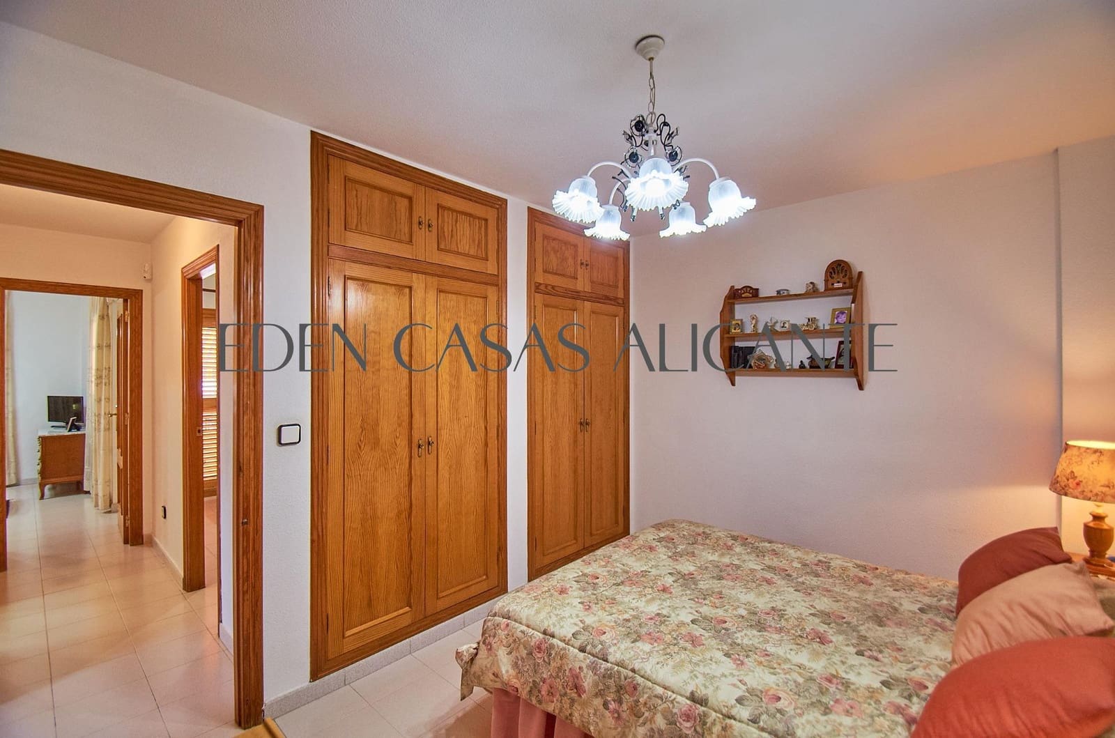 4 makuuhuone Bungalow myytävänä paikassa San Juan de Alicante / Sant Joan d'Alacant mukana 
autotalli - 550 000 € (Ref: 10100364)