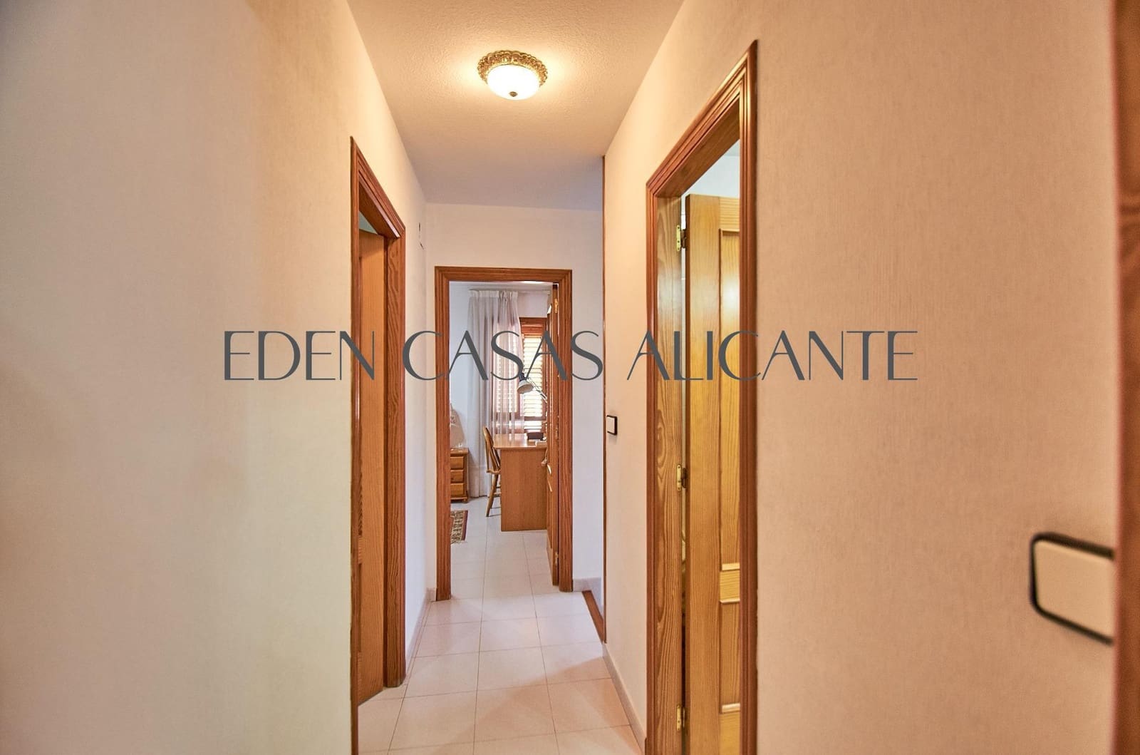 4 makuuhuone Bungalow myytävänä paikassa San Juan de Alicante / Sant Joan d'Alacant mukana 
autotalli - 550 000 € (Ref: 10100364)