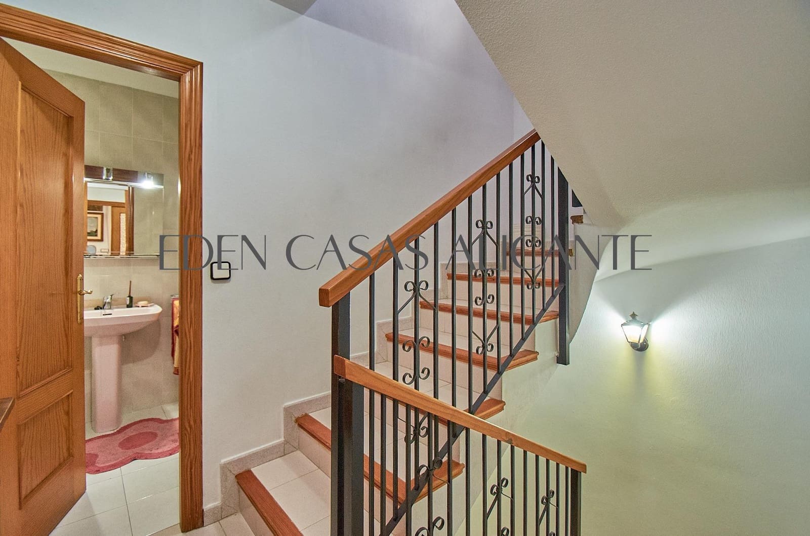 4 makuuhuone Bungalow myytävänä paikassa San Juan de Alicante / Sant Joan d'Alacant mukana 
autotalli - 550 000 € (Ref: 10100364)