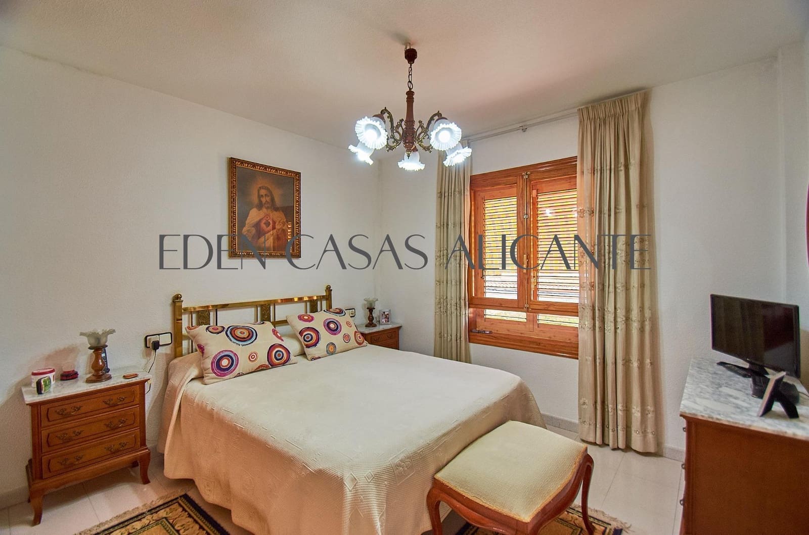 4 makuuhuone Bungalow myytävänä paikassa San Juan de Alicante / Sant Joan d'Alacant mukana 
autotalli - 550 000 € (Ref: 10100364)