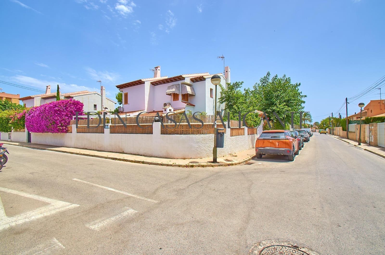 4 makuuhuone Bungalow myytävänä paikassa San Juan de Alicante / Sant Joan d'Alacant mukana 
autotalli - 550 000 € (Ref: 10100364)