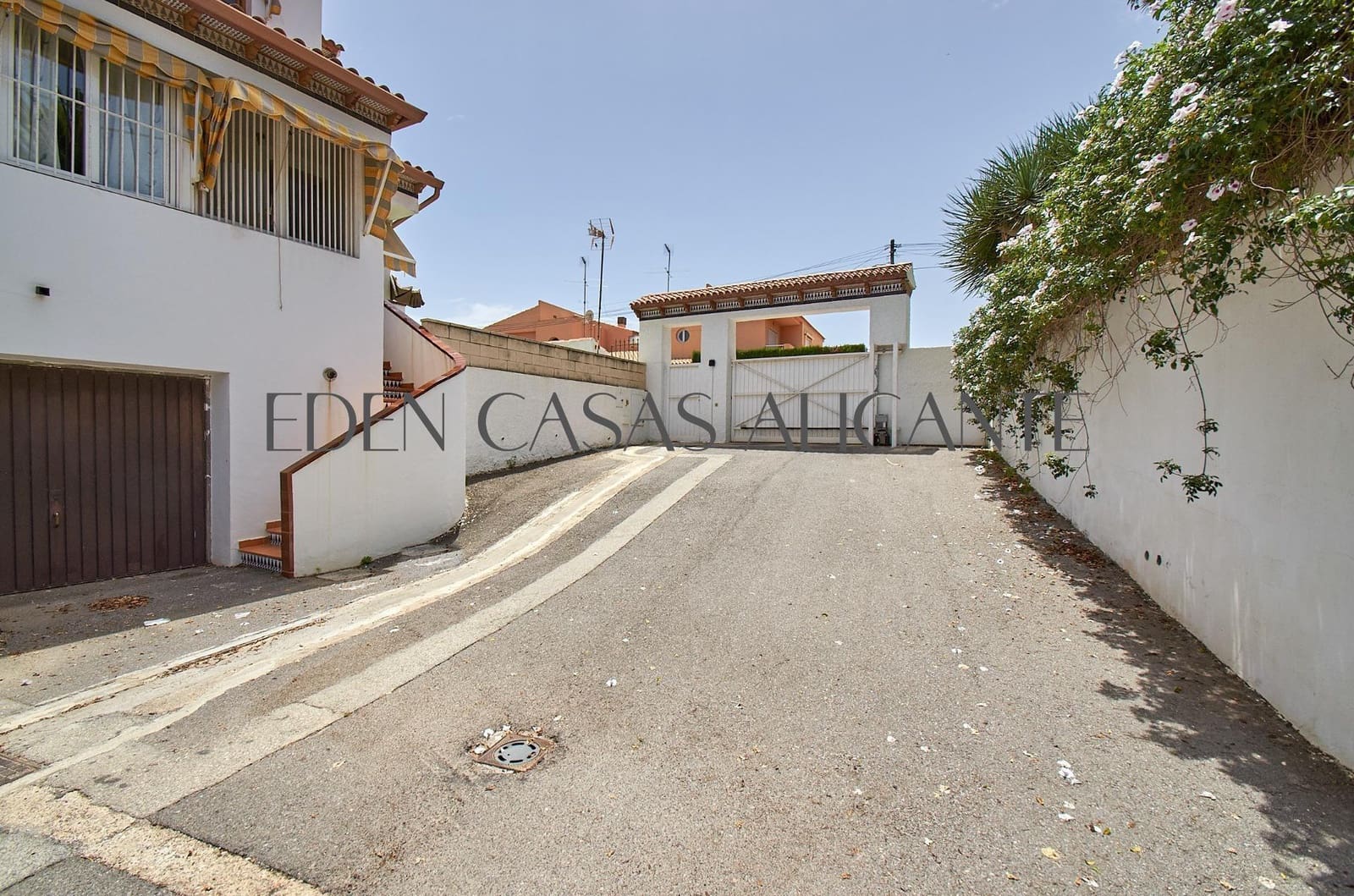 4 makuuhuone Bungalow myytävänä paikassa San Juan de Alicante / Sant Joan d'Alacant mukana 
autotalli - 550 000 € (Ref: 10100364)