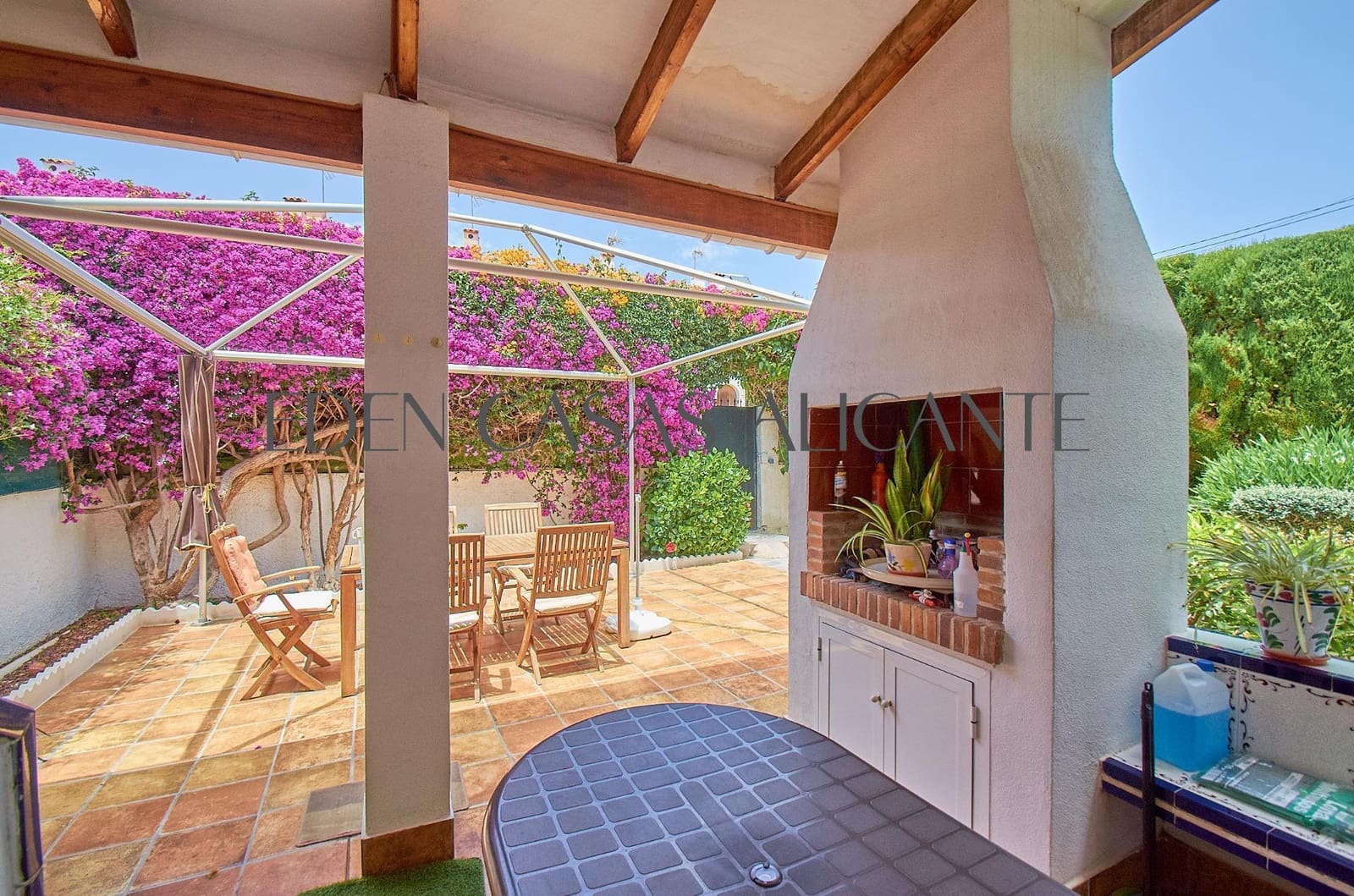 4 makuuhuone Bungalow myytävänä paikassa San Juan de Alicante / Sant Joan d'Alacant mukana 
autotalli - 550 000 € (Ref: 10100364)