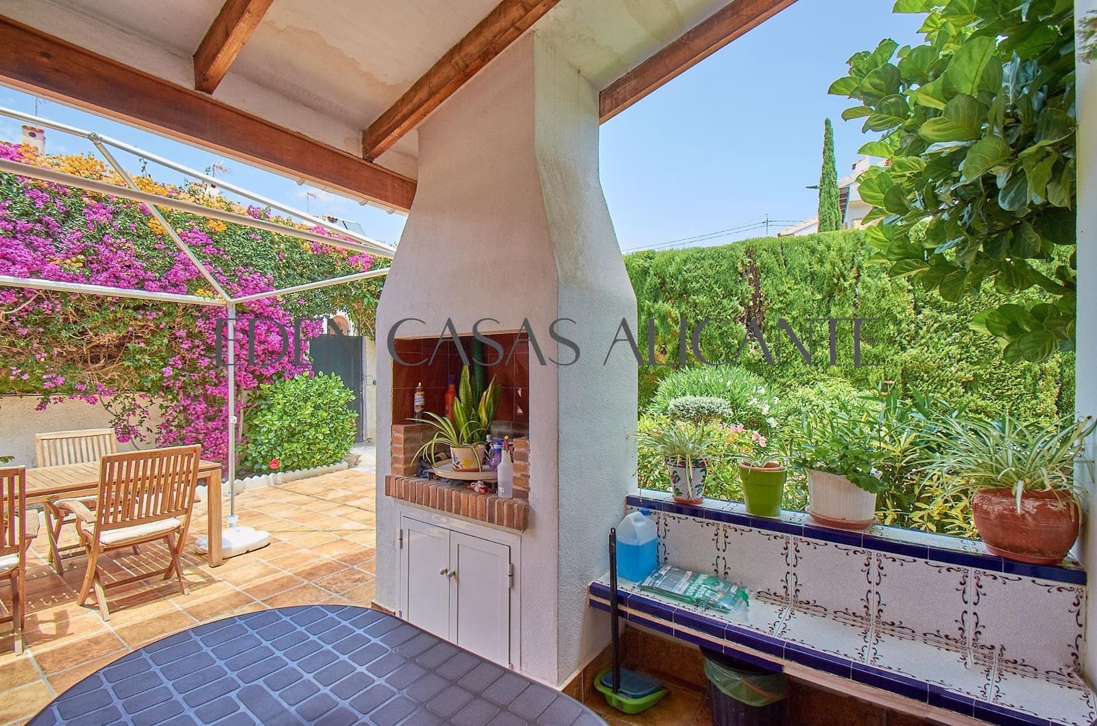 4 makuuhuone Bungalow myytävänä paikassa San Juan de Alicante / Sant Joan d'Alacant mukana 
autotalli - 550 000 € (Ref: 10100364)