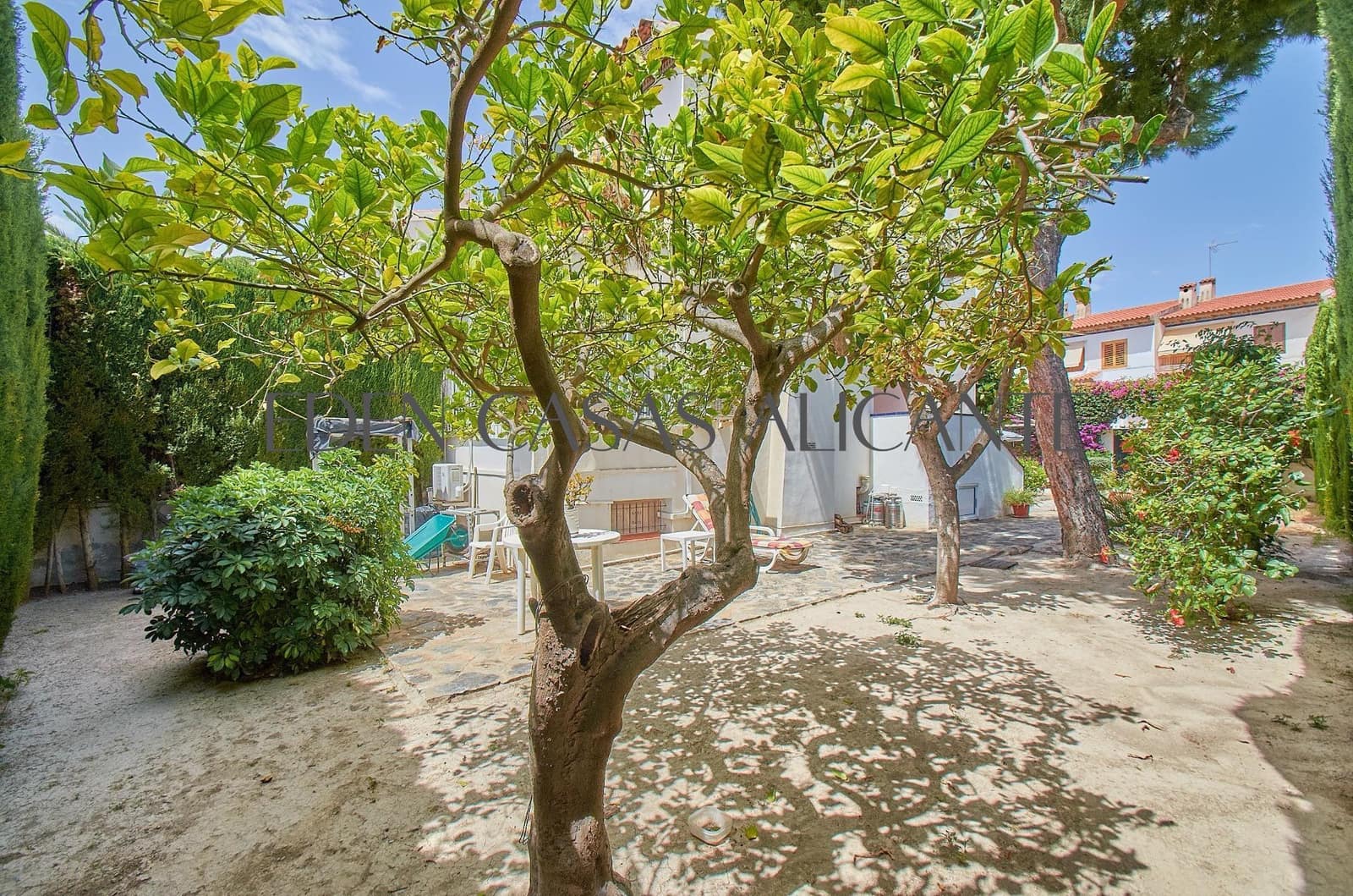 4 makuuhuone Bungalow myytävänä paikassa San Juan de Alicante / Sant Joan d'Alacant mukana 
autotalli - 550 000 € (Ref: 10100364)