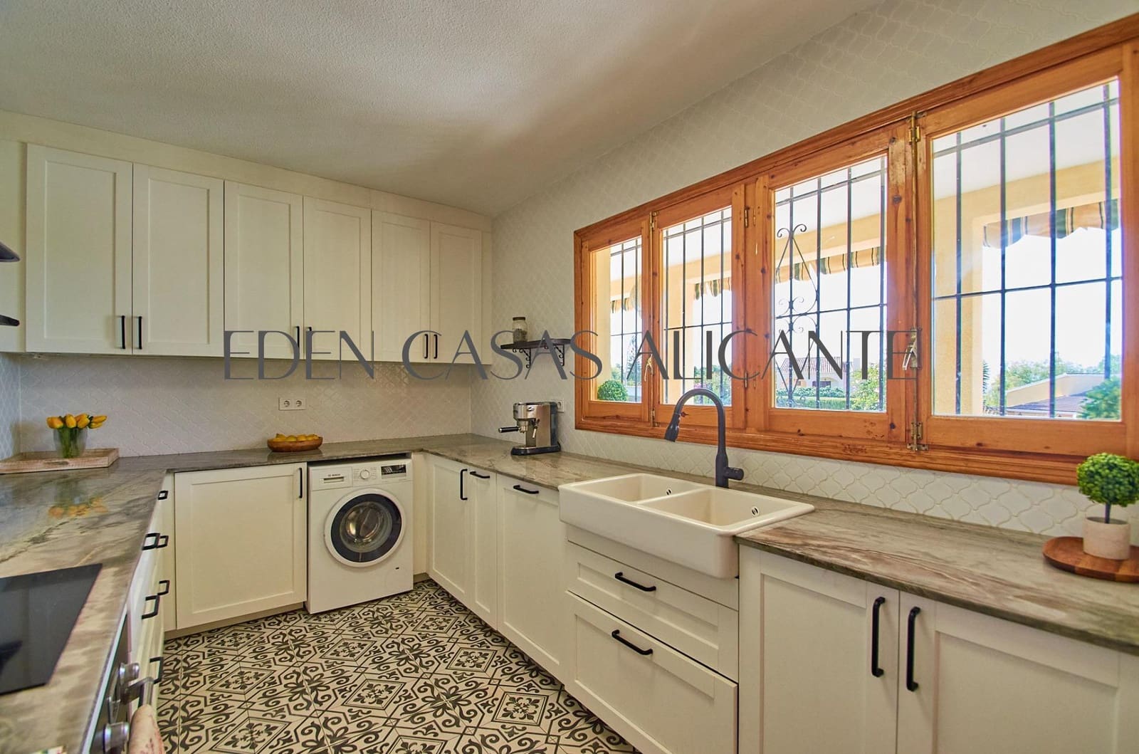 3 bedroom Villa for sale in Busot with pool garage - € 435,000 (Ref: 10168647)