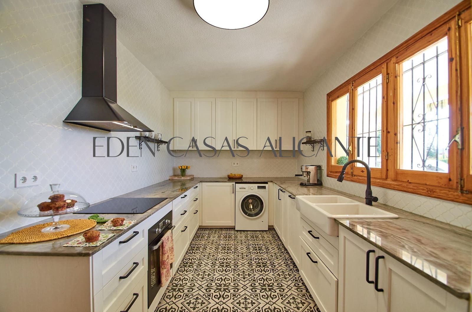 3 bedroom Villa for sale in Busot with pool garage - € 435,000 (Ref: 10168647)