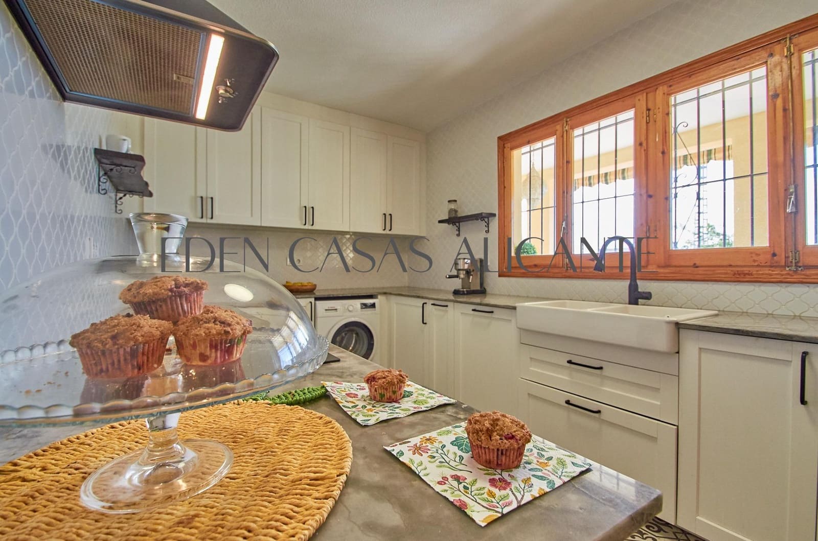3 bedroom Villa for sale in Busot with pool garage - € 435,000 (Ref: 10168647)
