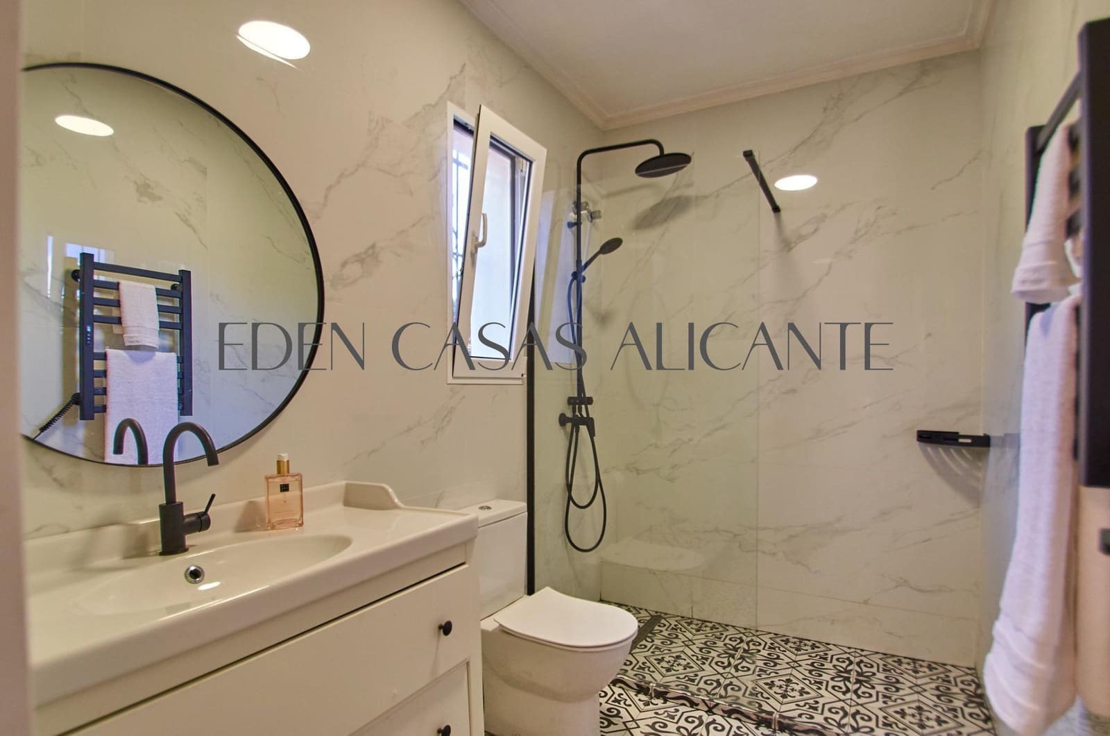 3 bedroom Villa for sale in Busot with pool garage - € 435,000 (Ref: 10168647)