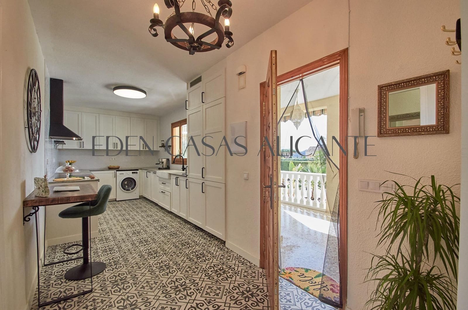 3 bedroom Villa for sale in Busot with pool garage - € 435,000 (Ref: 10168647)