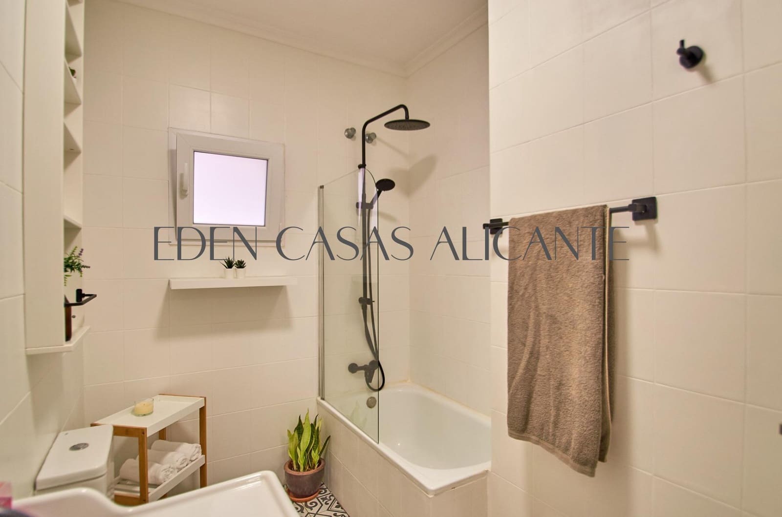 3 bedroom Villa for sale in Busot with pool garage - € 435,000 (Ref: 10168647)