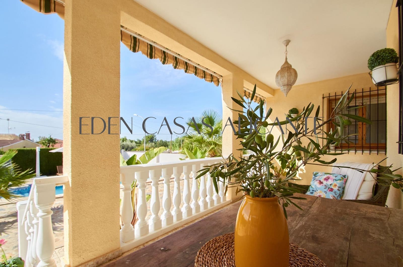 3 bedroom Villa for sale in Busot with pool garage - € 435,000 (Ref: 10168647)