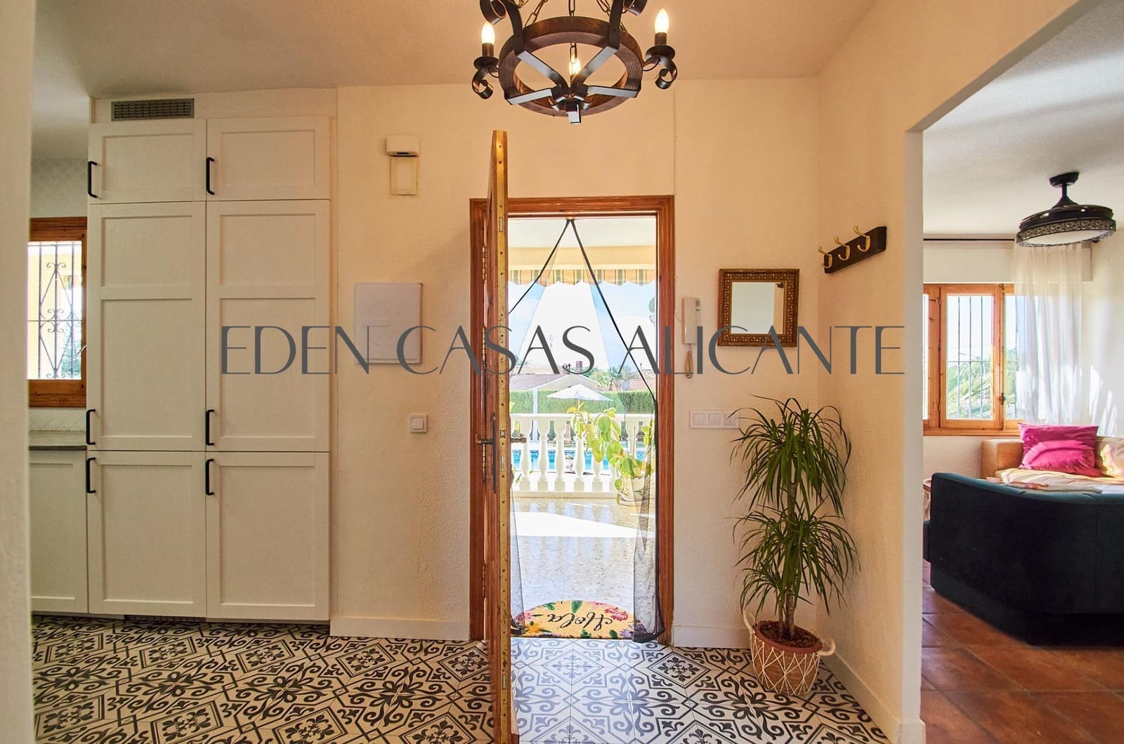 3 bedroom Villa for sale in Busot with pool garage - € 435,000 (Ref: 10168647)