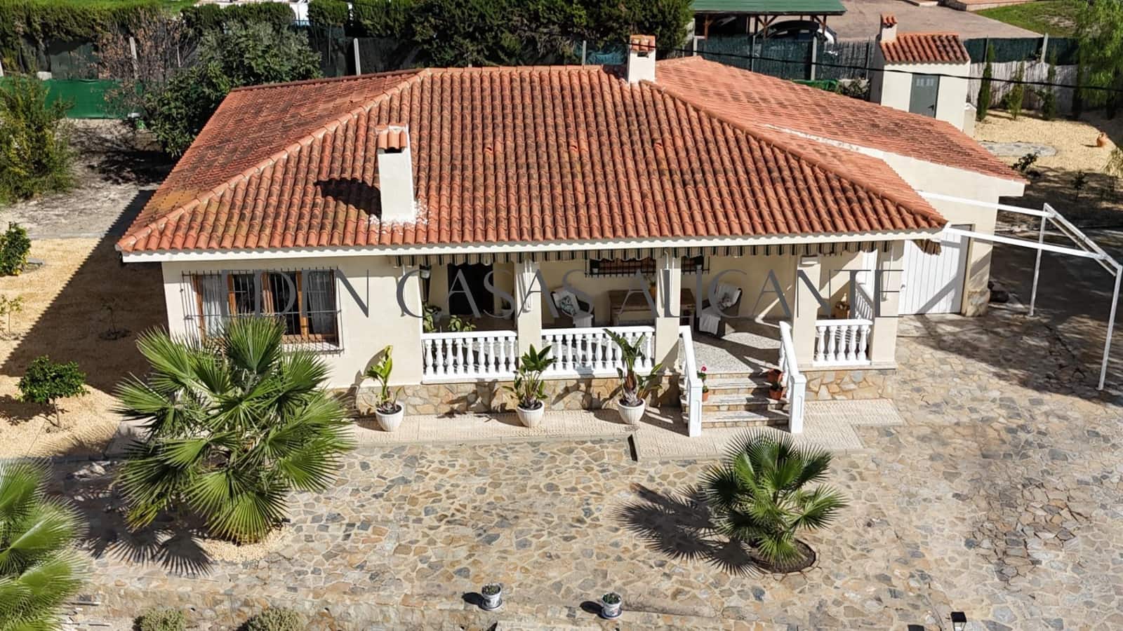 3 bedroom Villa for sale in Busot with pool garage - € 435,000 (Ref: 10168647)