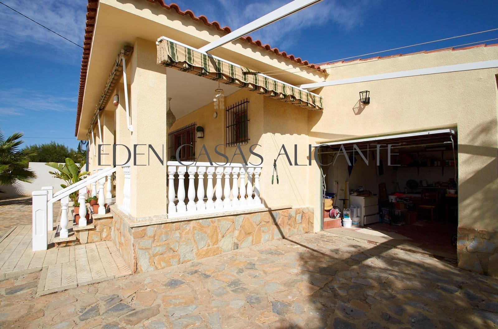 3 bedroom Villa for sale in Busot with pool garage - € 435,000 (Ref: 10168647)