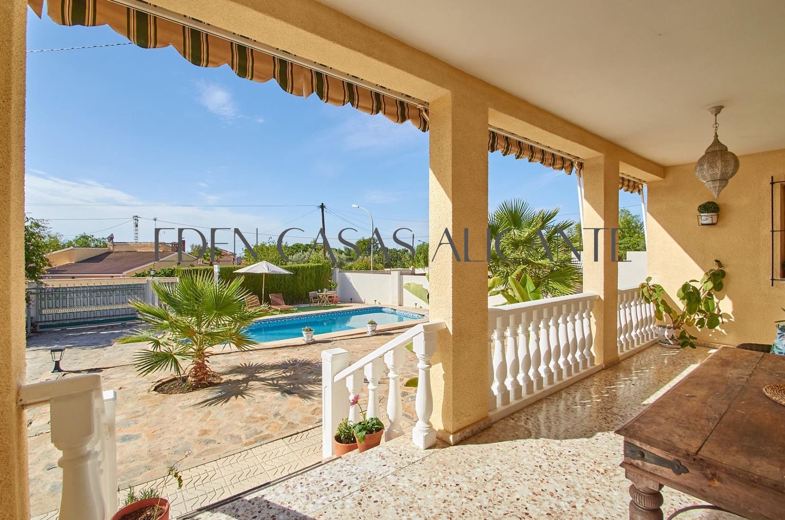 3 bedroom Villa for sale in Busot with pool garage - € 435,000 (Ref: 10168647)
