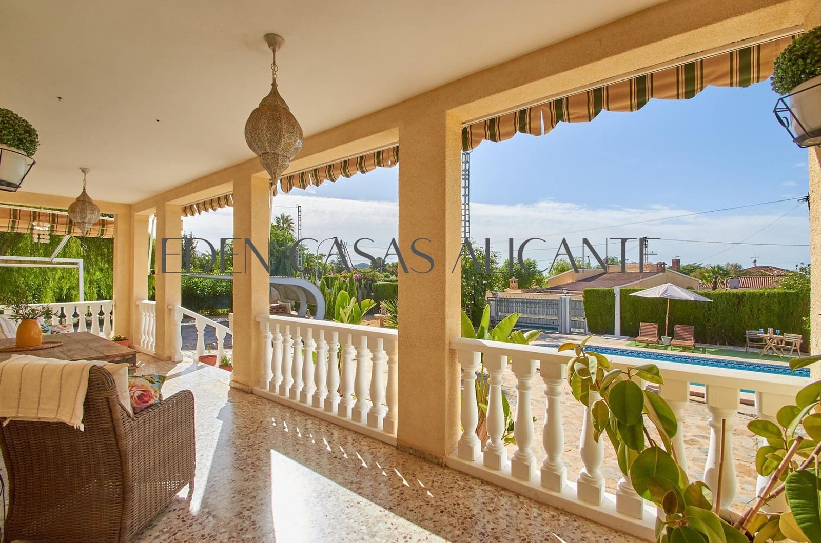 3 bedroom Villa for sale in Busot with pool garage - € 435,000 (Ref: 10168647)
