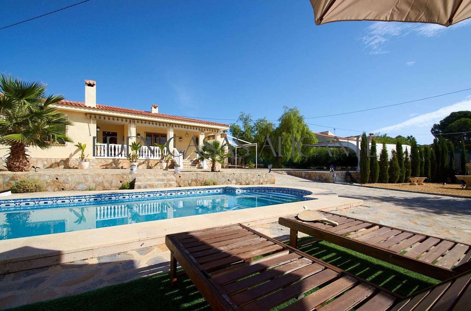 3 bedroom Villa for sale in Busot with pool garage - € 435,000 (Ref: 10168647)