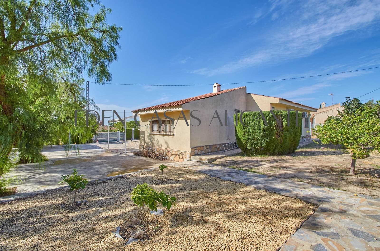 3 bedroom Villa for sale in Busot with pool garage - € 435,000 (Ref: 10168647)