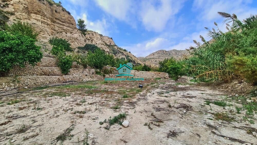 Grunde uden byggetilladelser til salg i Jijona / Xixona - € 35.000 (Ref: 8033947)