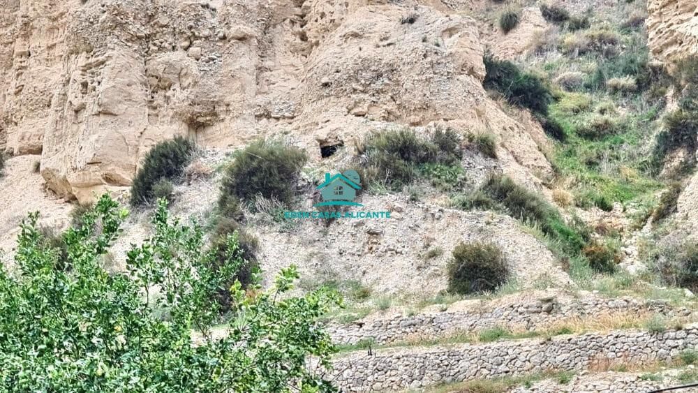 Grunde uden byggetilladelser til salg i Jijona / Xixona - € 35.000 (Ref: 8033947)