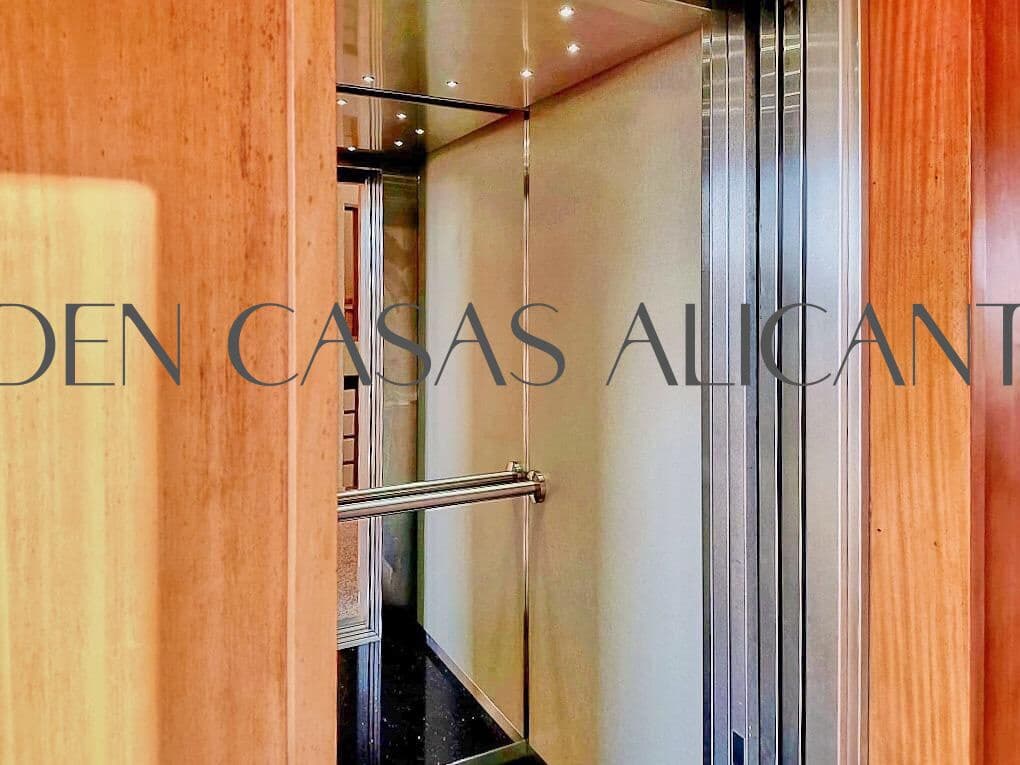 4 chambre Appartement à vendre à Playa de San Juan avec piscine - 620 000 € (Ref: 8333906)