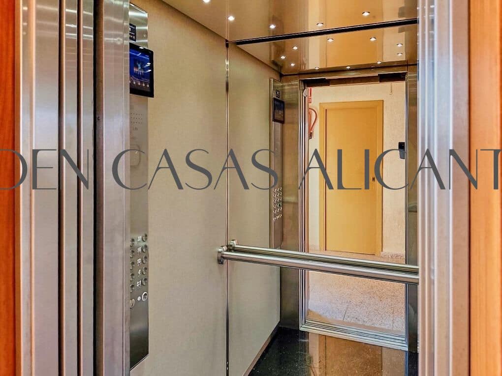 4 chambre Appartement à vendre à Playa de San Juan avec piscine - 620 000 € (Ref: 8333906)