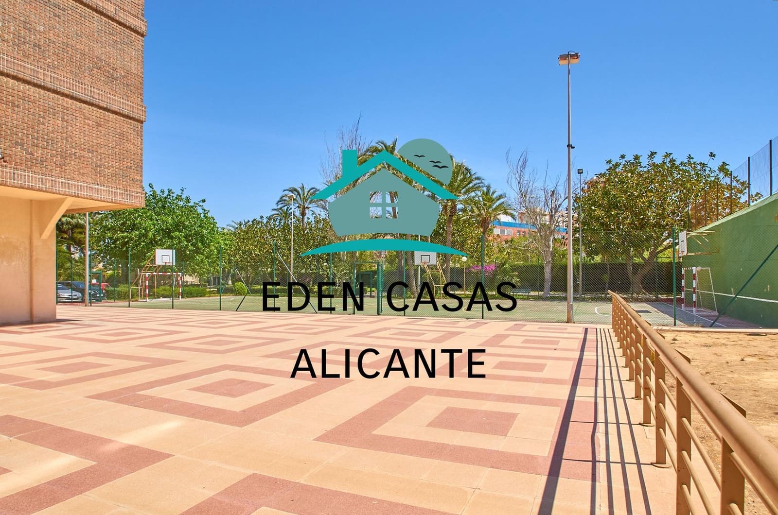 4 chambre Appartement à vendre à Playa de San Juan avec piscine - 620 000 € (Ref: 8333906)