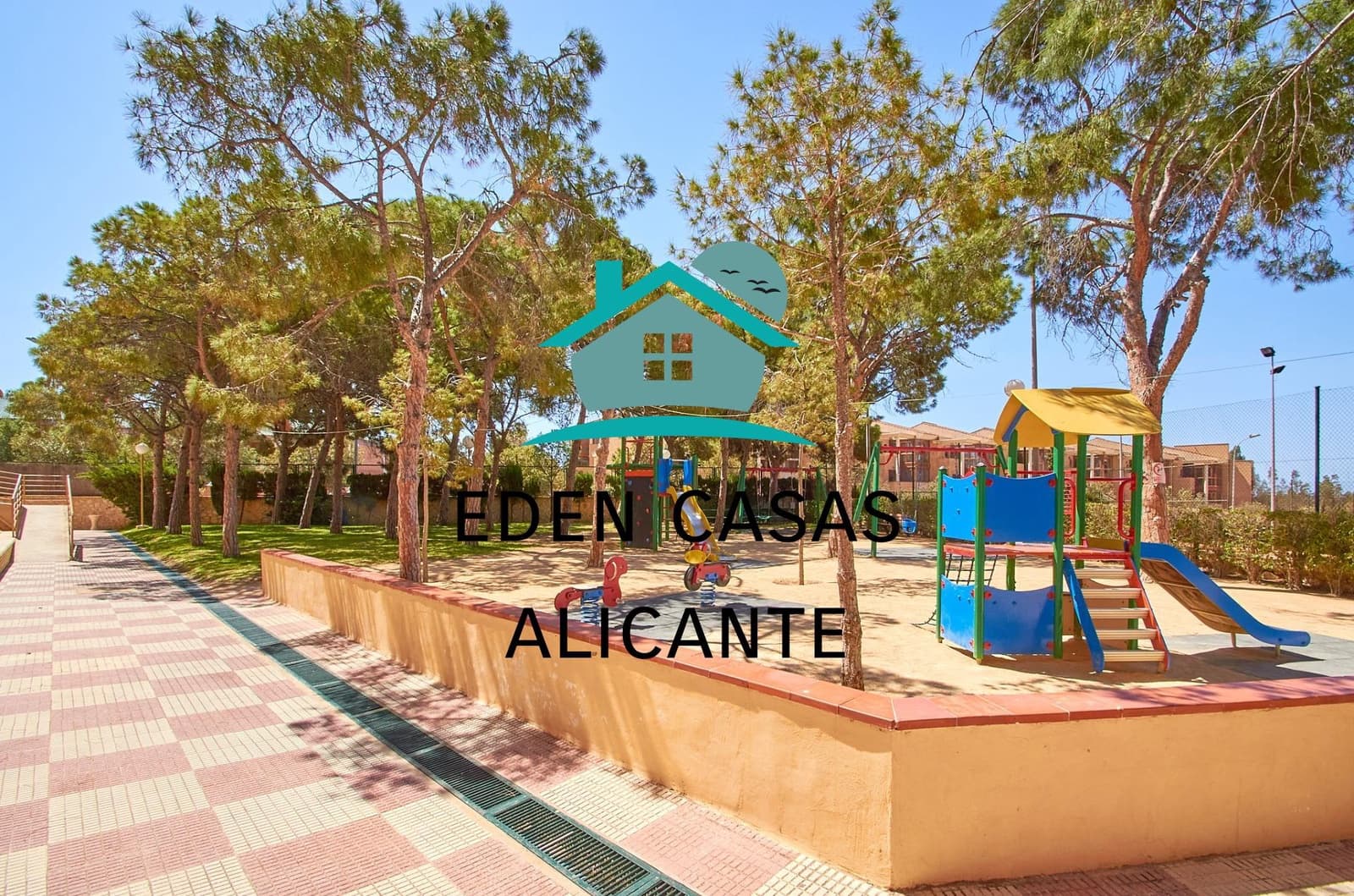 4 chambre Appartement à vendre à Playa de San Juan avec piscine - 620 000 € (Ref: 8333906)