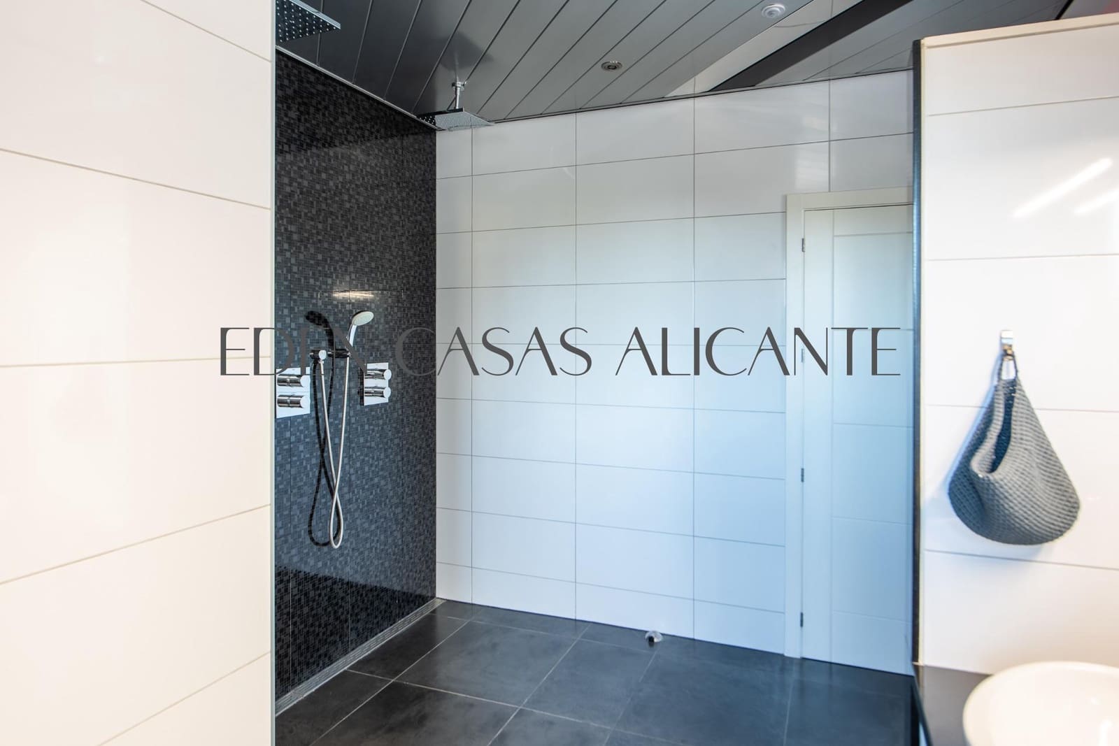 5 soveværelse Villa til salg i Aguaderas med swimmingpool garage - € 650.000 (Ref: 8741595)