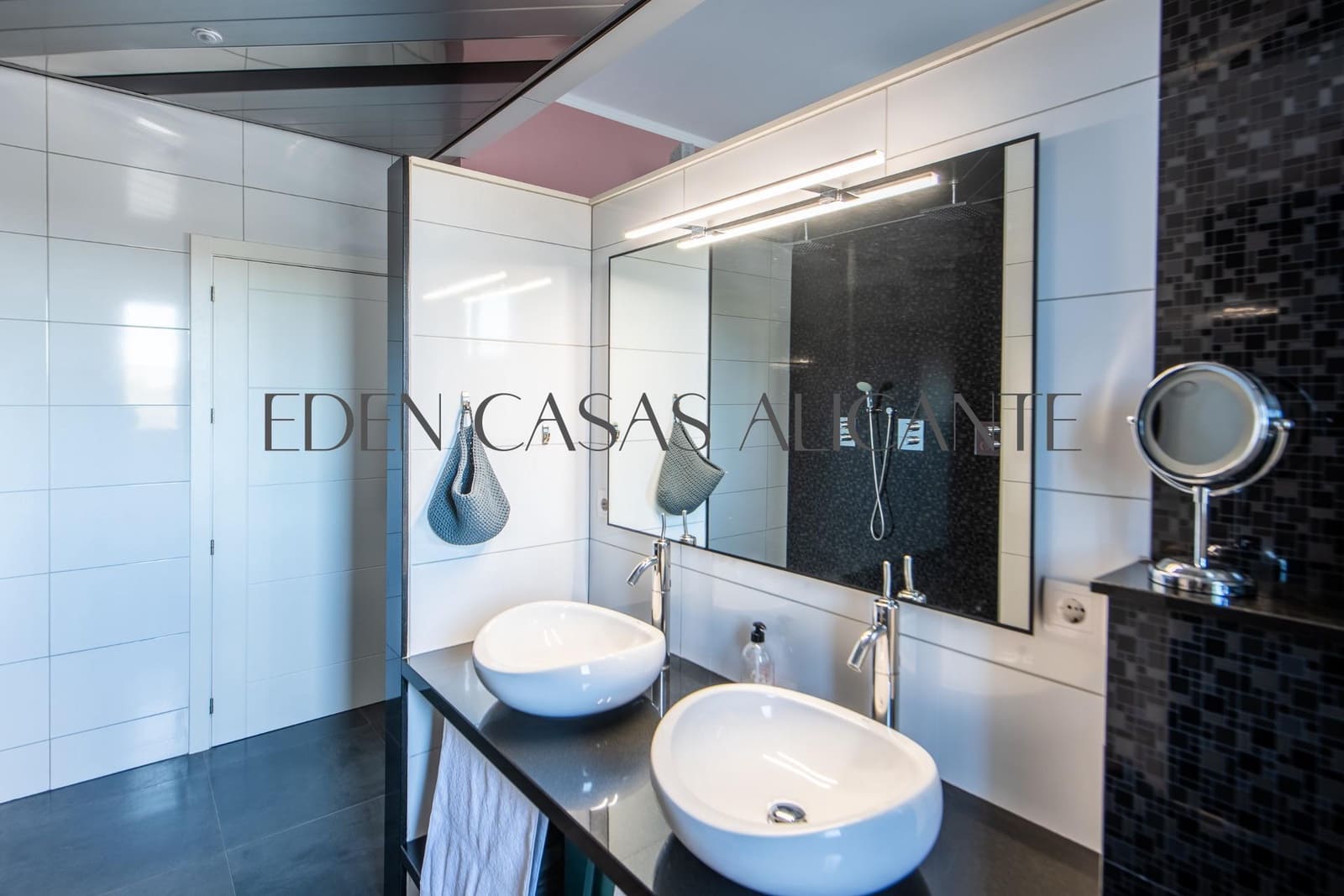 5 soveværelse Villa til salg i Aguaderas med swimmingpool garage - € 650.000 (Ref: 8741595)