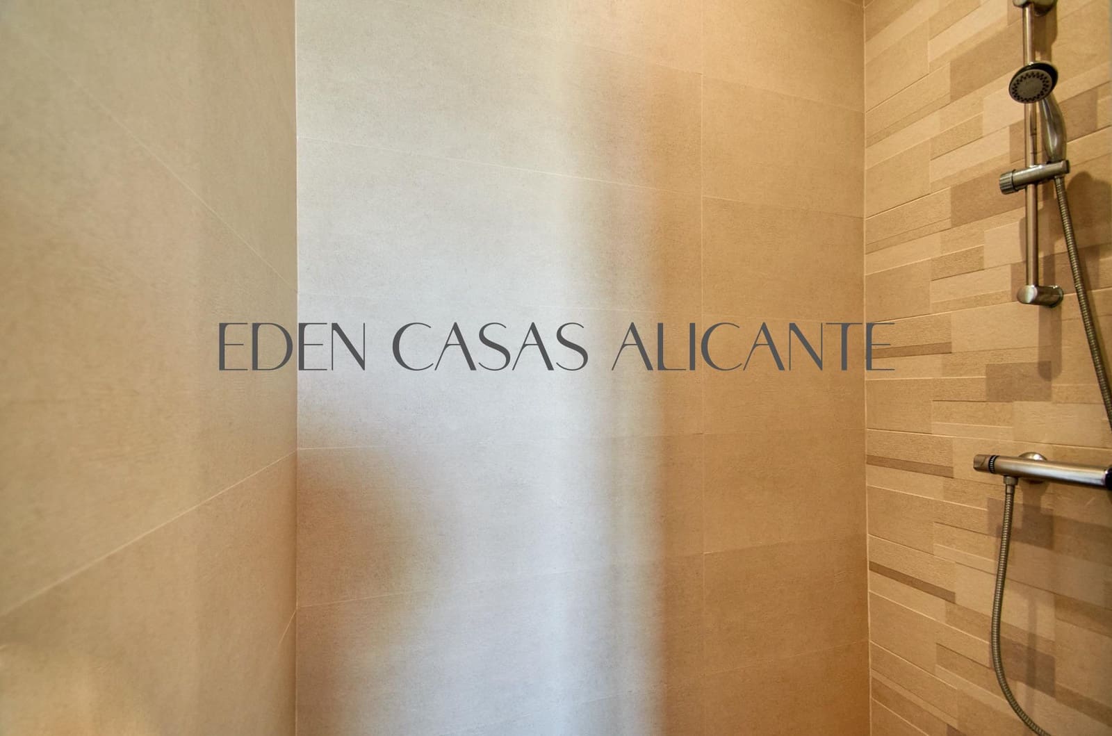 5 quarto Moradia para venda em Muchamiel / Mutxamel com piscina garagem - 985 000 € (Ref: 8950774)