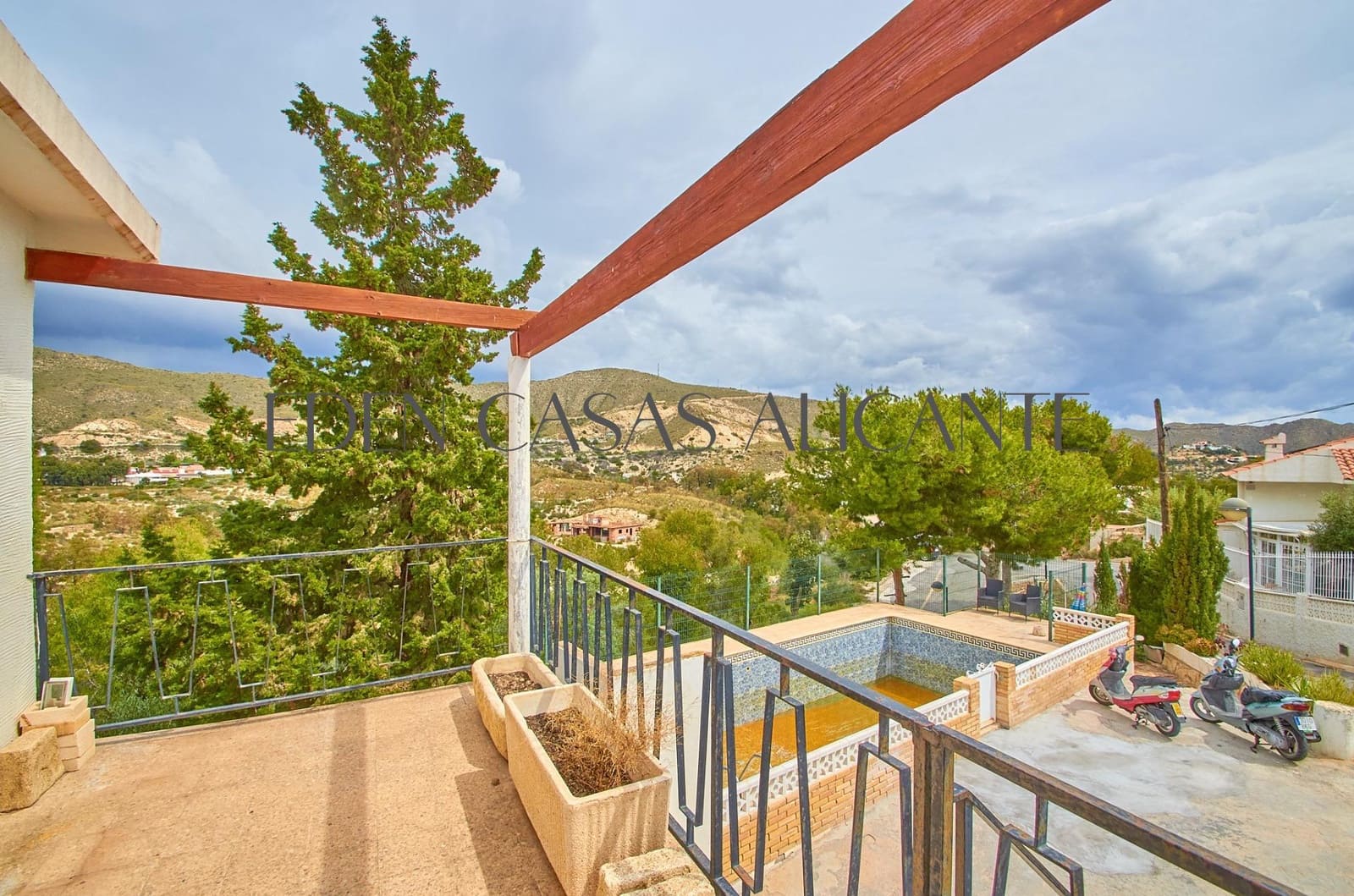 3 soveværelse Villa til salg i El Campello med swimmingpool garage - € 430.000 (Ref: 8993950)