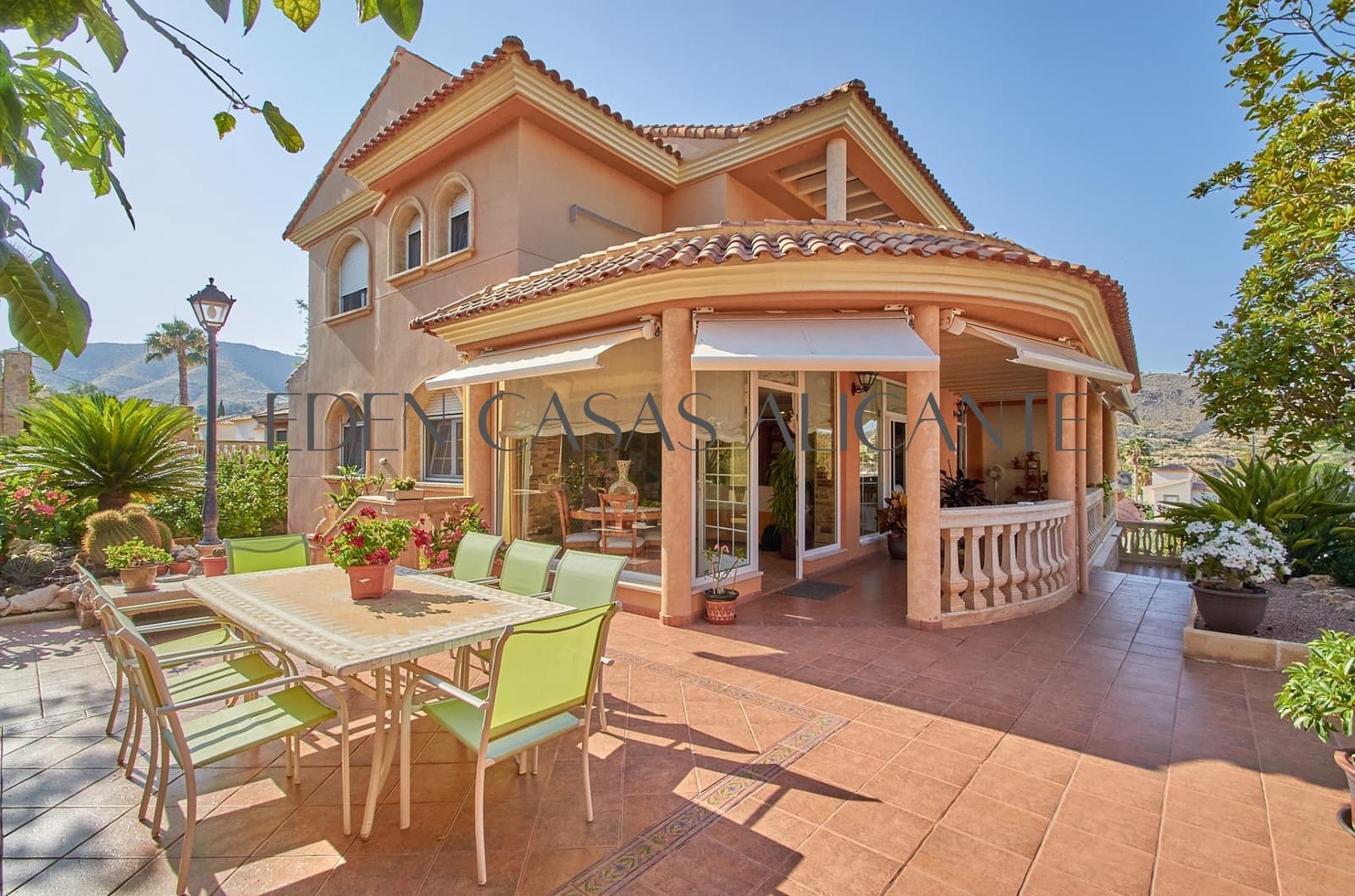 3 soveværelse Villa til salg i El Campello med garage - € 590.000 (Ref: 9103039)