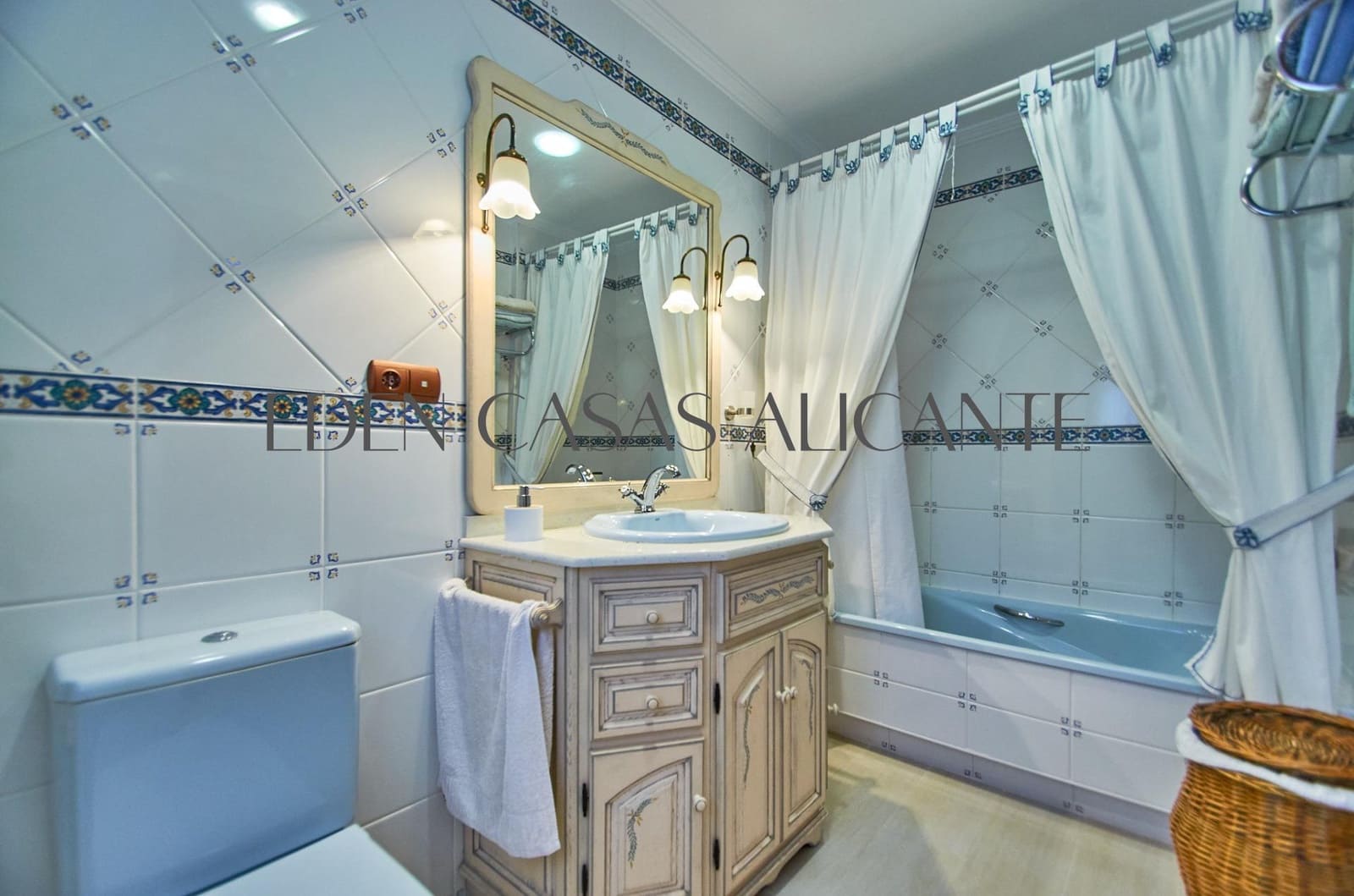 3 soveværelse Villa til salg i El Campello med garage - € 590.000 (Ref: 9103039)