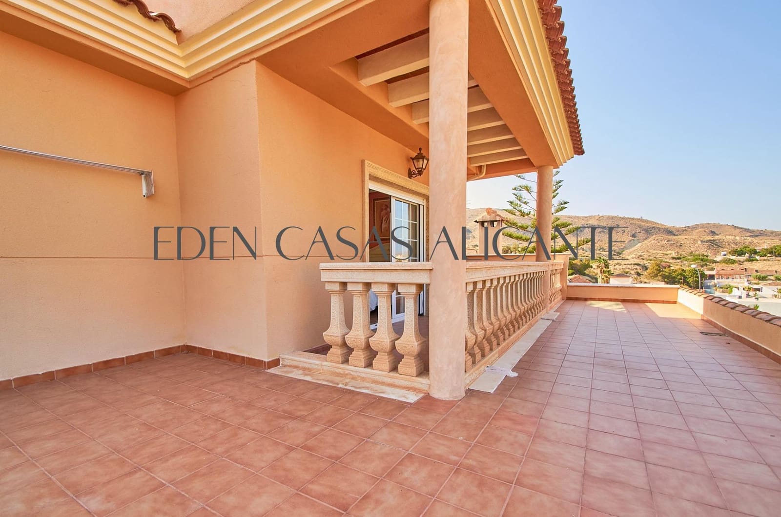 3 soveværelse Villa til salg i El Campello med garage - € 590.000 (Ref: 9103039)