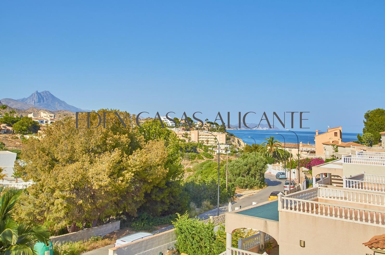 3 soveværelse Villa til salg i El Campello med garage - € 590.000 (Ref: 9103039)